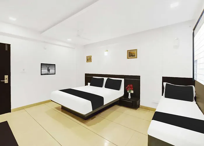 Townhouse Oak City Center Mysore Palace