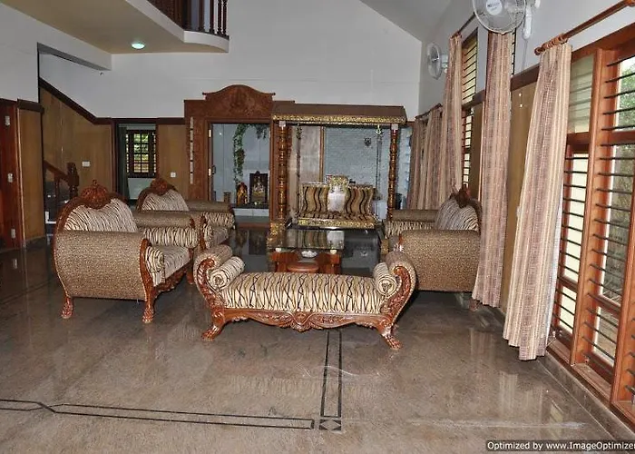 Suvarna Luxury Home Stay