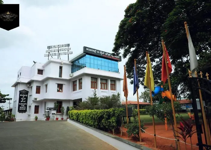 Kumar\'S The White House