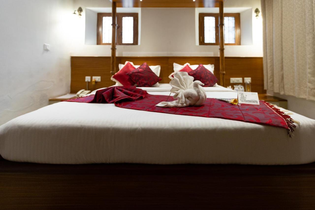 Kstdc Mayura Hoysala, 2*