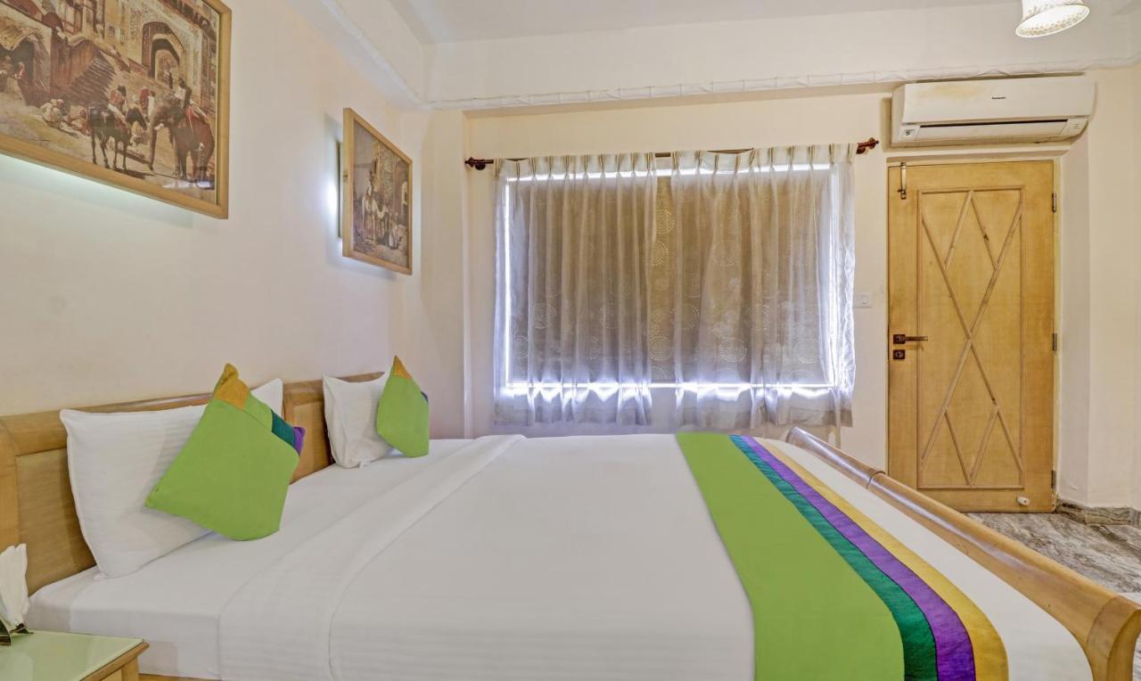 Treebo Komfort Suites, 3 Km From Palace Hotel 3*