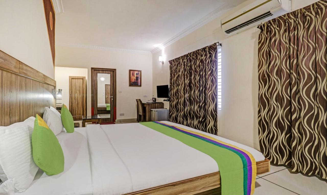 Hotel Treebo Komfort Suites, 3 Km From Palace