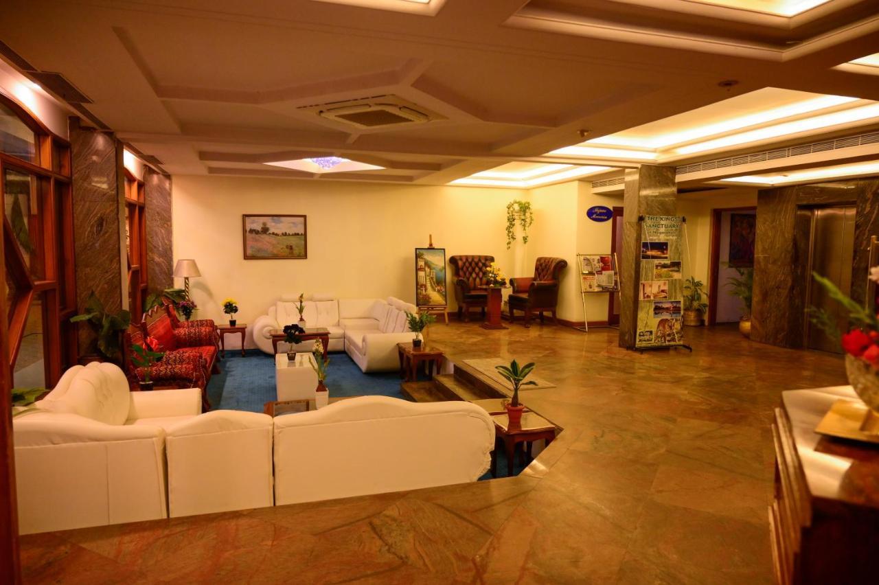 Hotel Maya's Kings Kourt