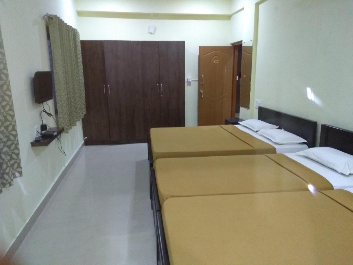 Royal Suvarna Comforts Lodge *