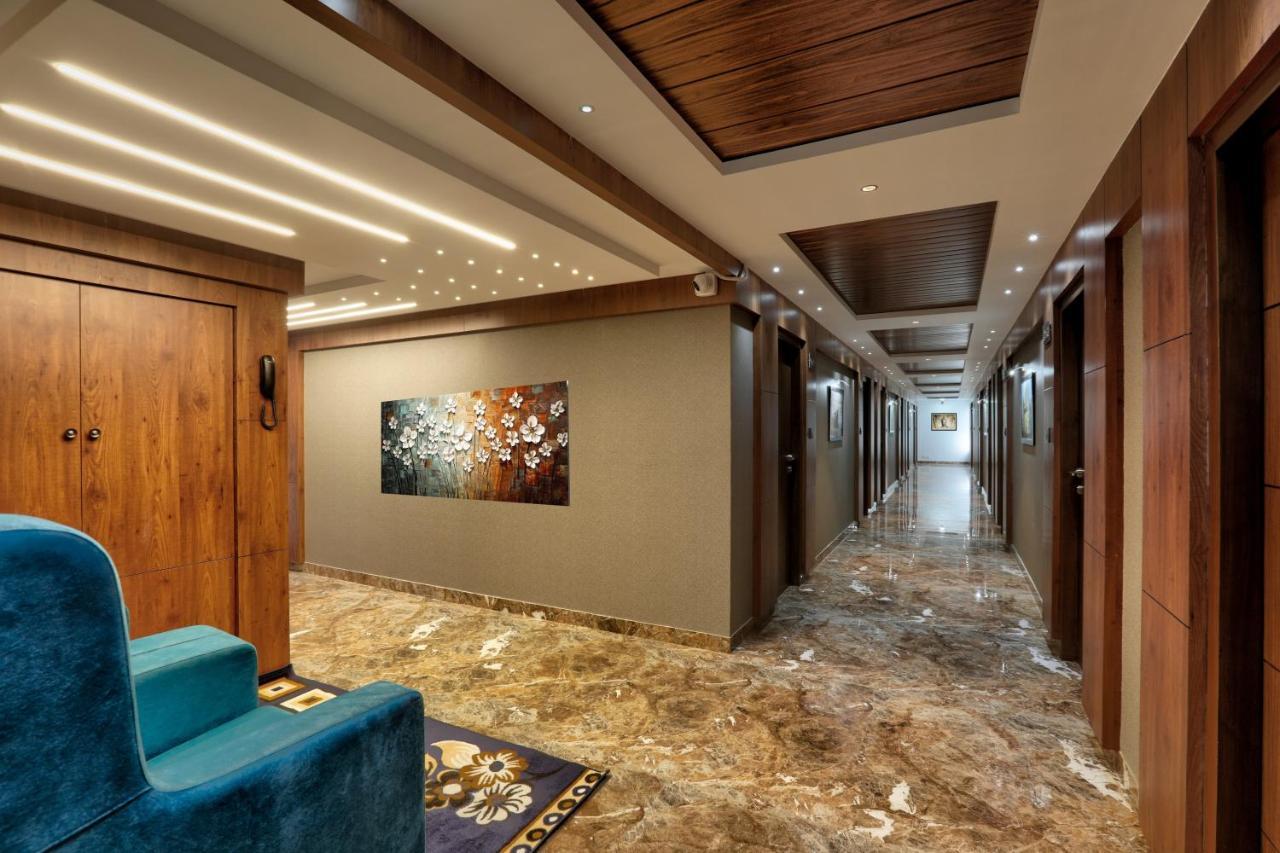 Lexus Hotel