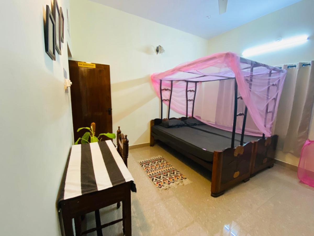 Hostel Crossroads 1980 Mysore