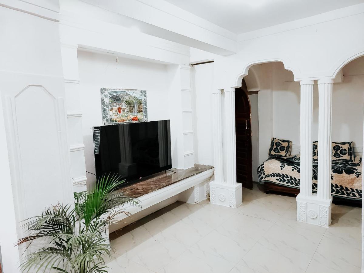 A1k White Apartment