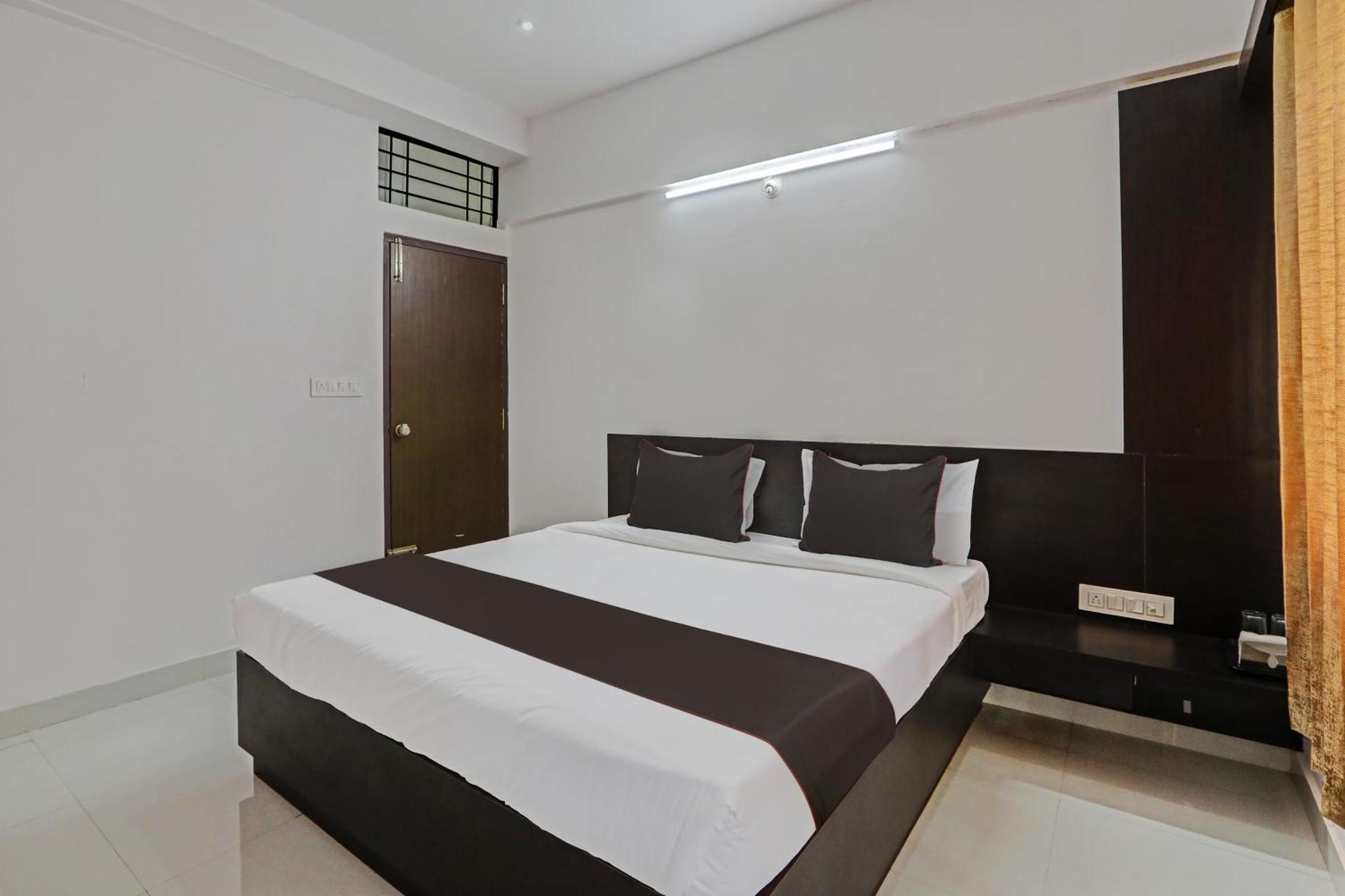 Hotel Collection O Emara Grand Mysore