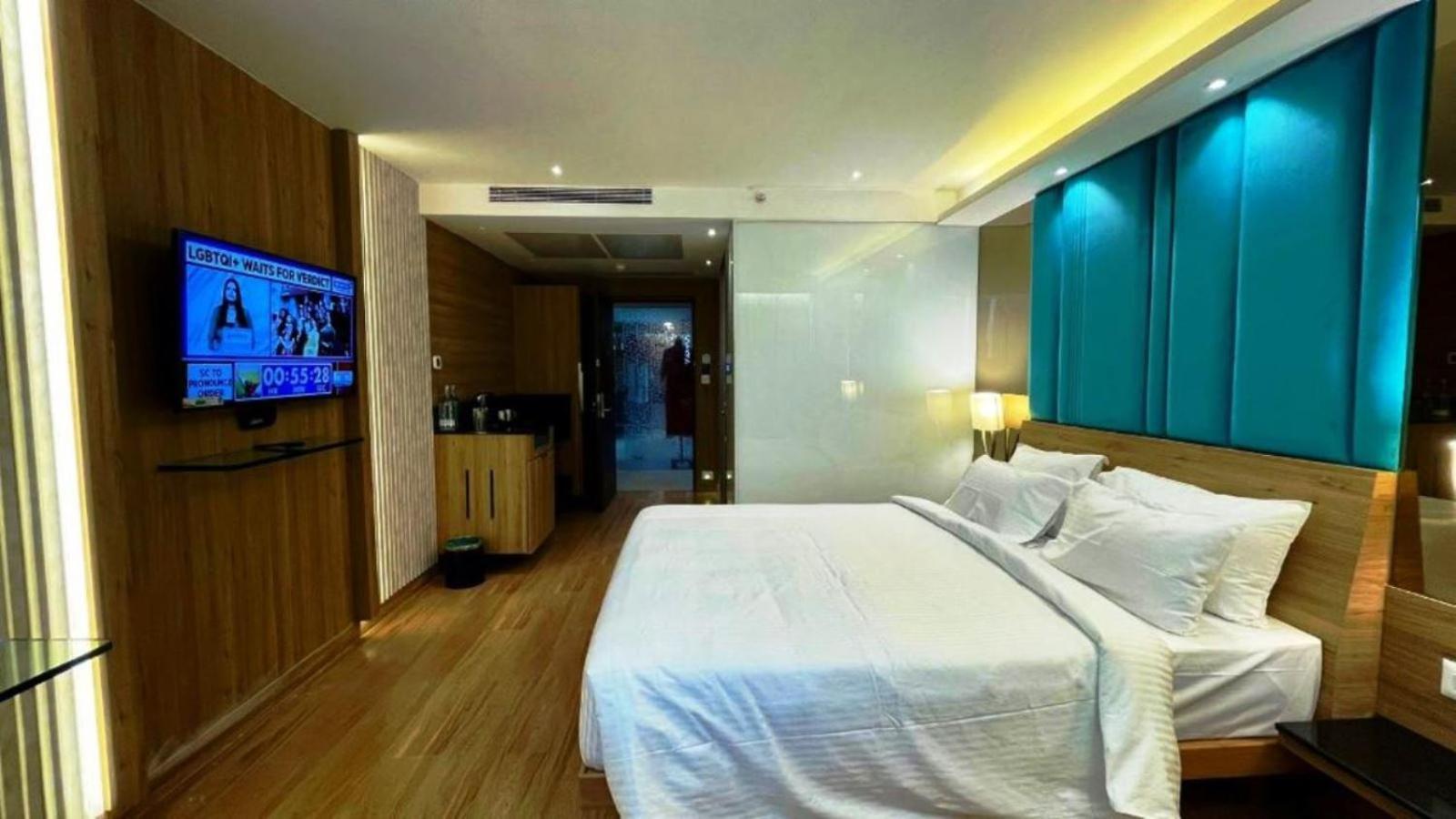 Roopa Elite Hotel 4*