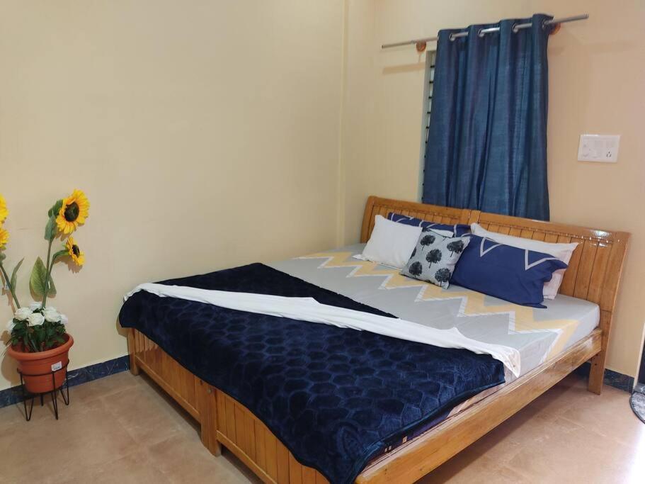 Yellow Petals Comfortable 301 Holiday home *