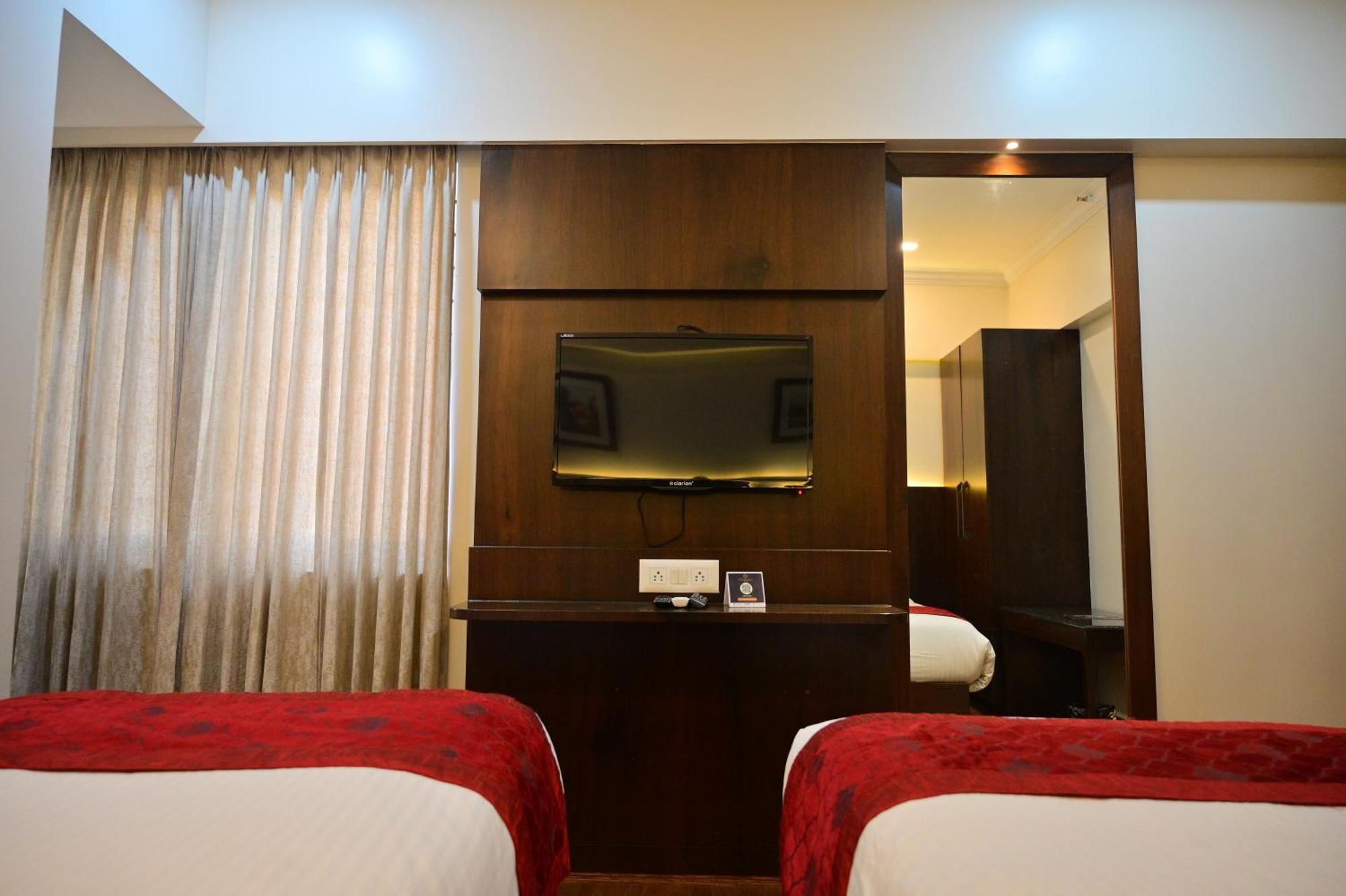 Hotel Golden Riviera 3*