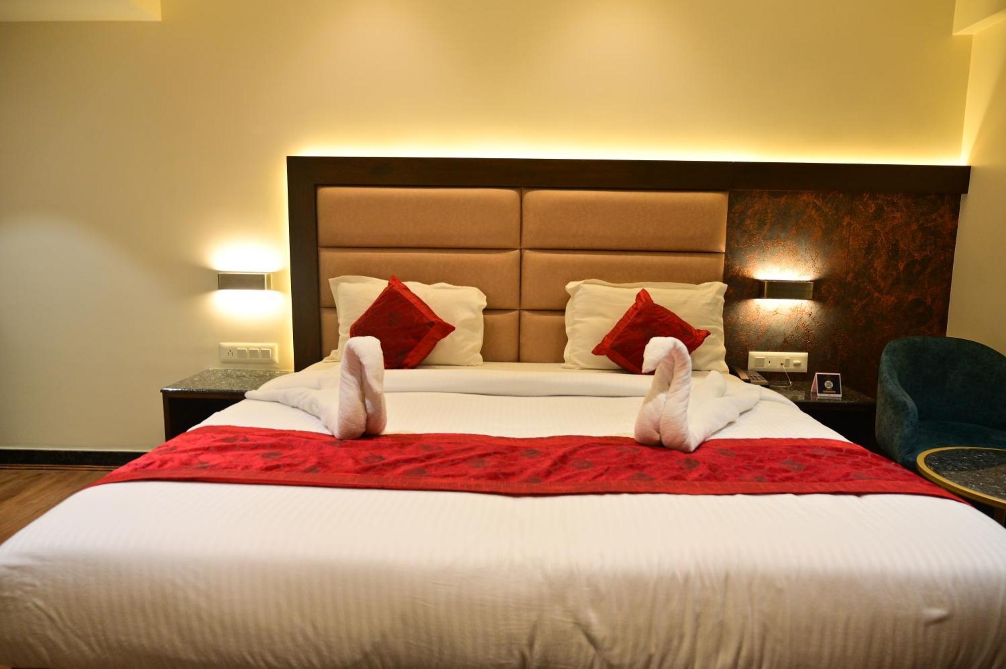 Golden Riviera Hotel 3*