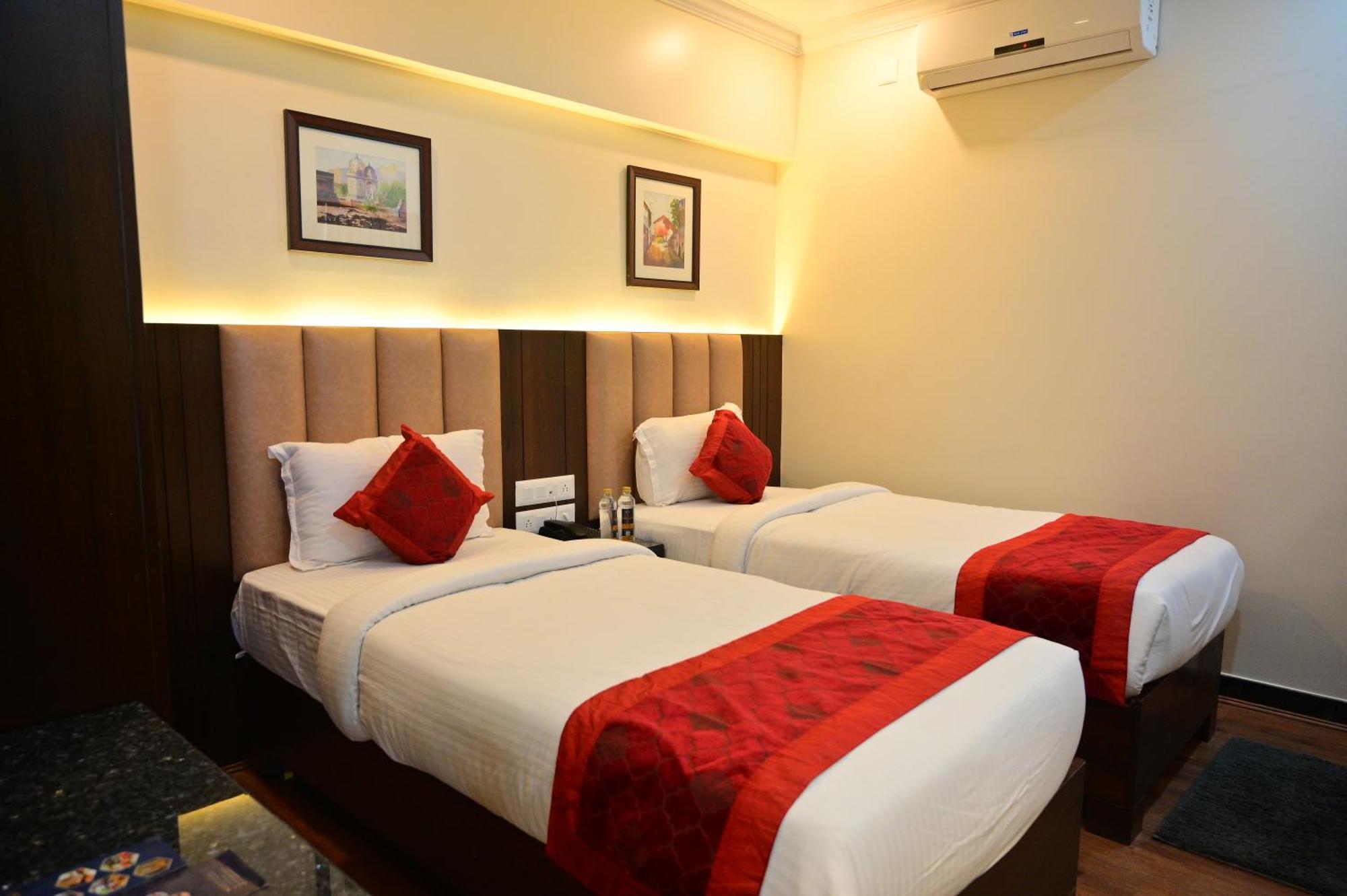 Golden Riviera Hotel 3*