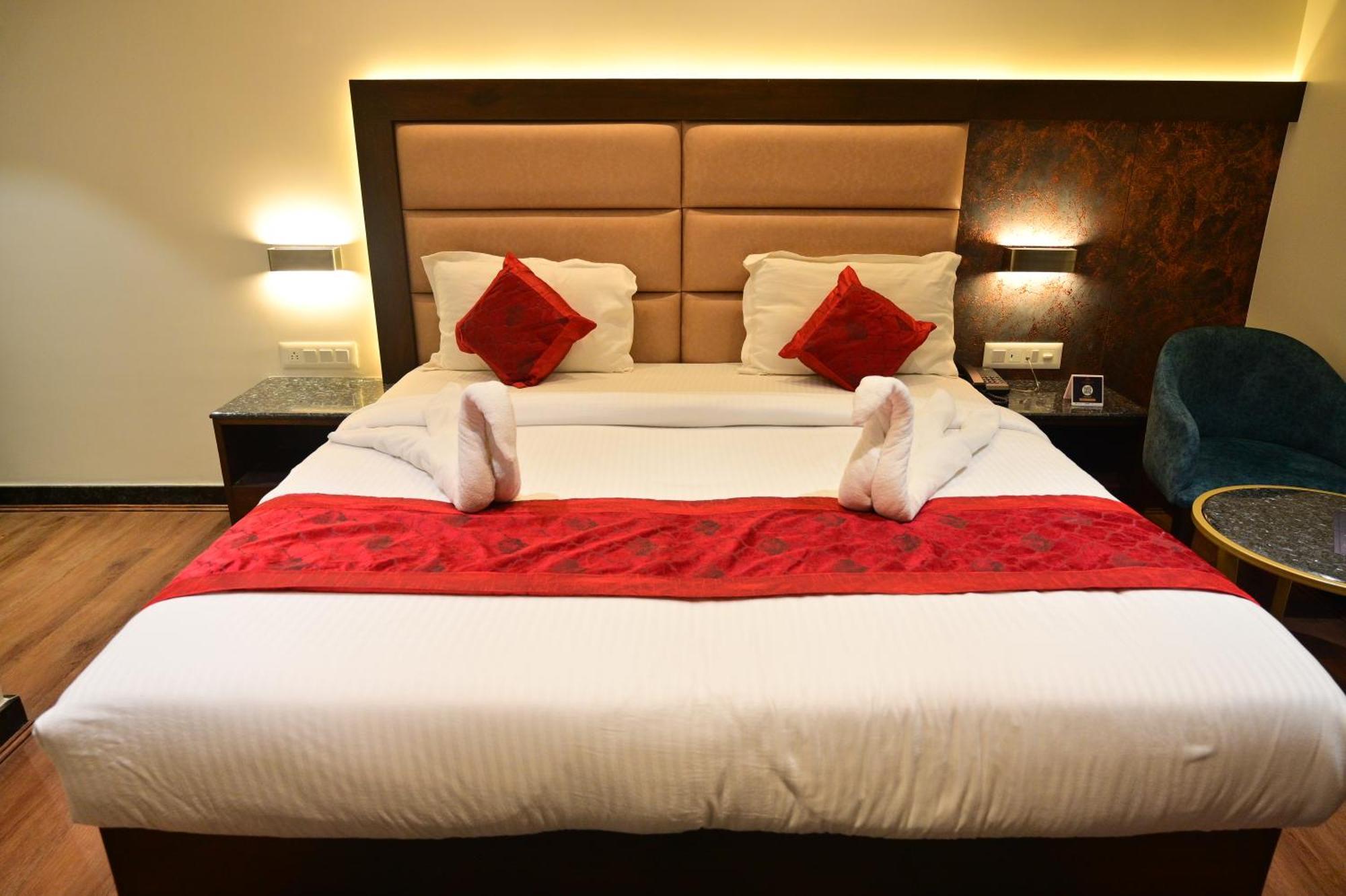 Golden Riviera Hotel