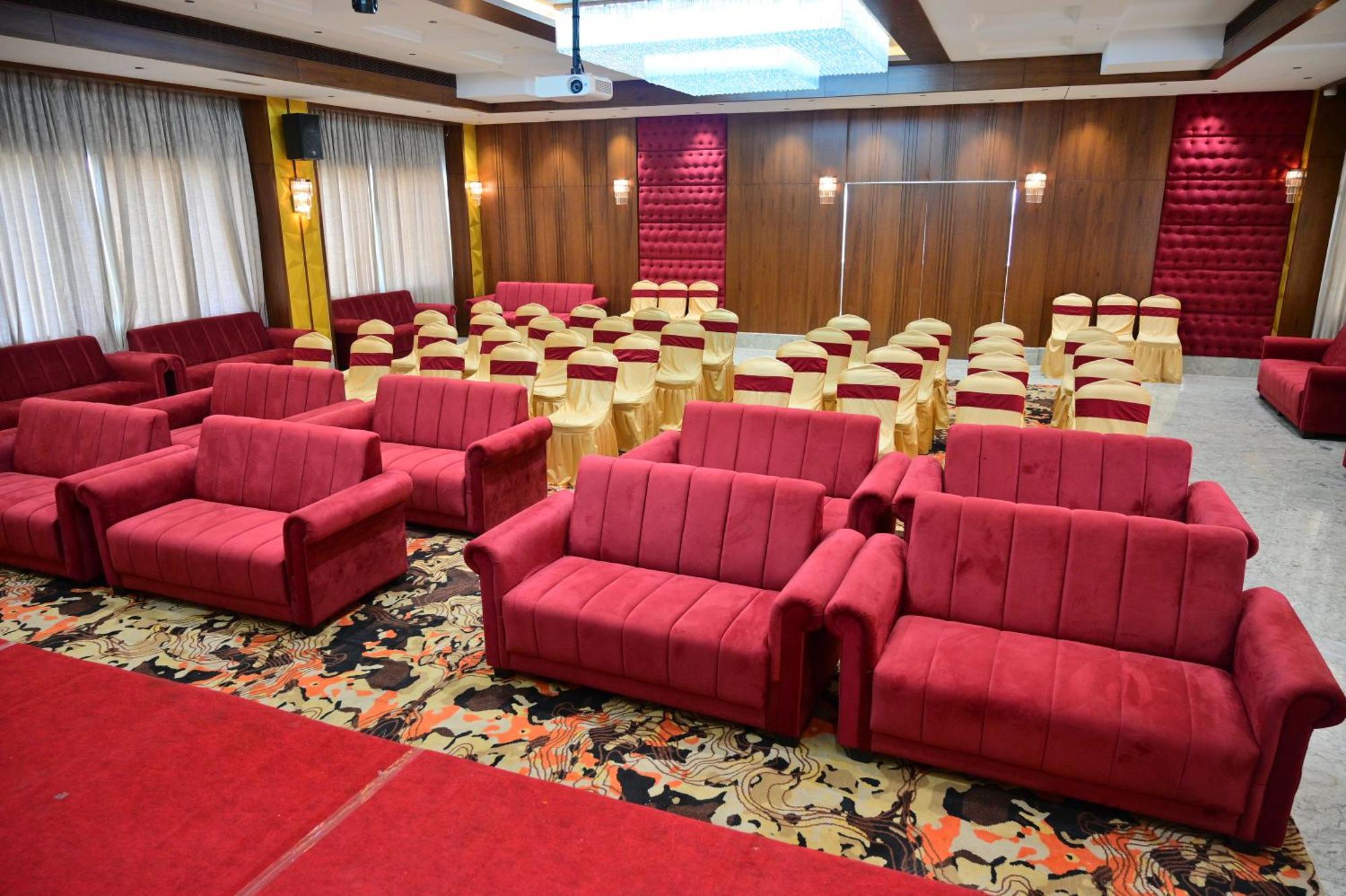 Golden Riviera Hotel 3*
