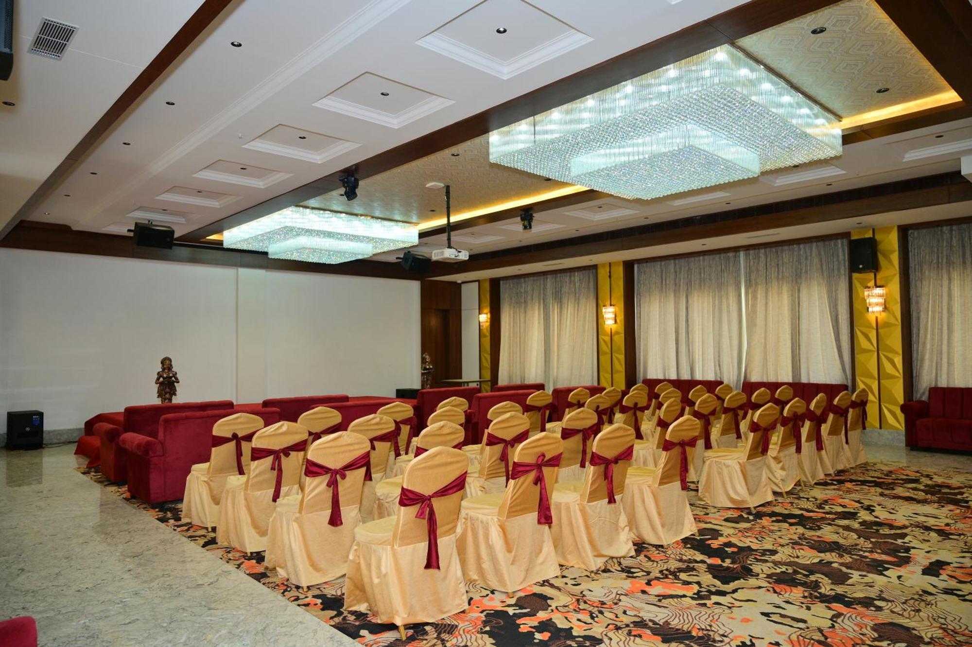 Golden Riviera Hotel Mysore