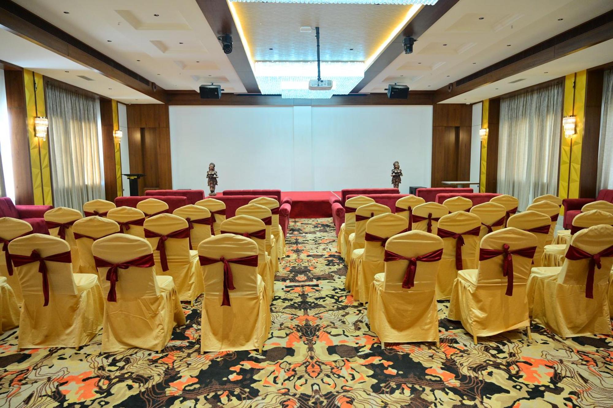 Golden Riviera Hotel