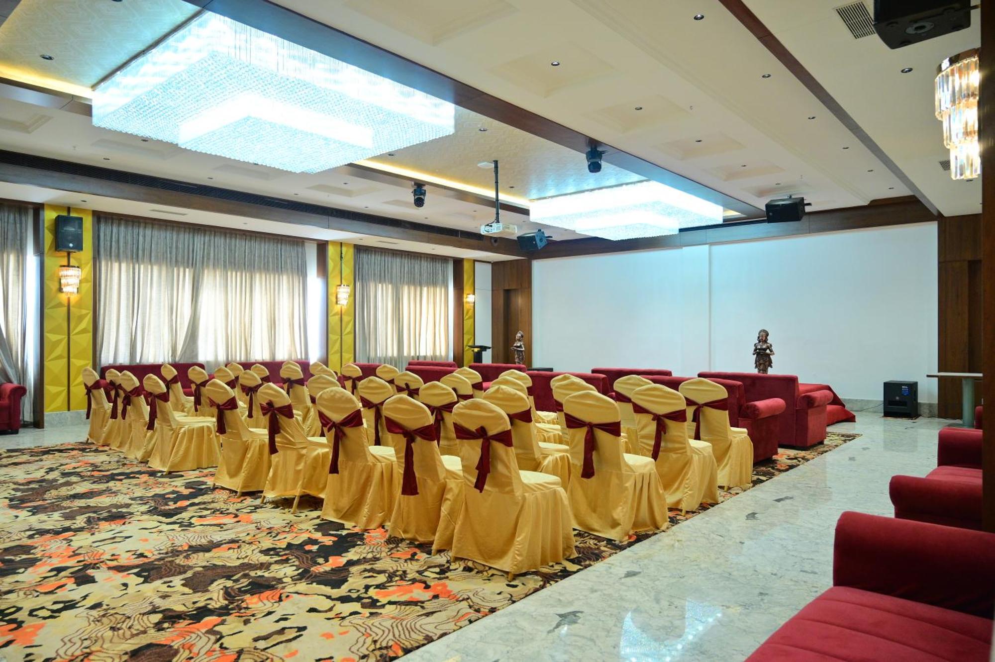 Hotel Golden Riviera 3*
