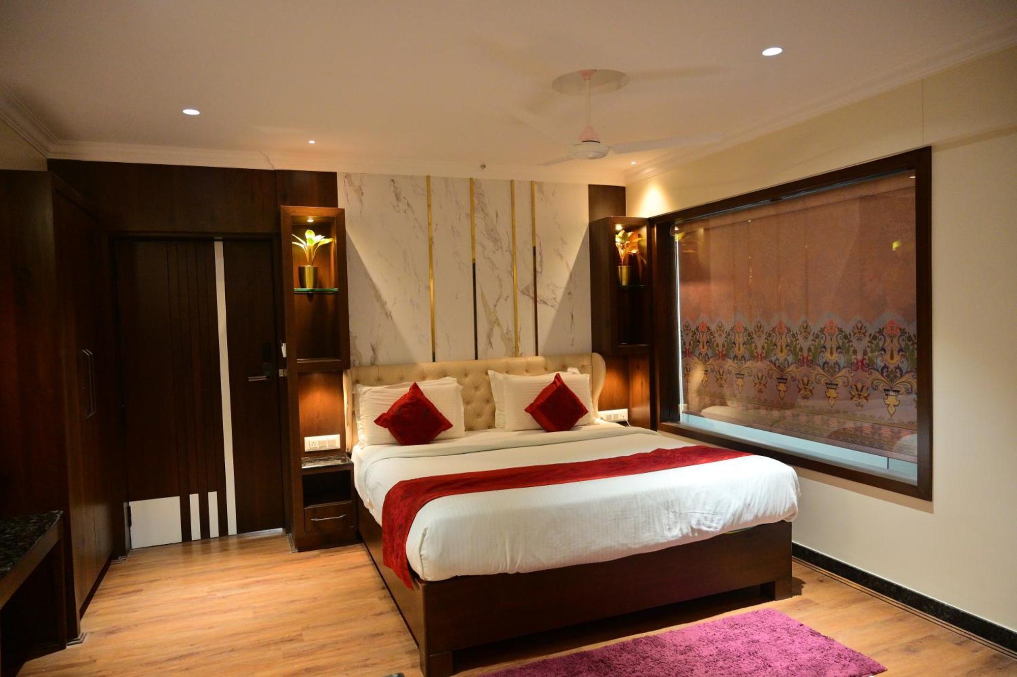 Golden Riviera Hotel 3*