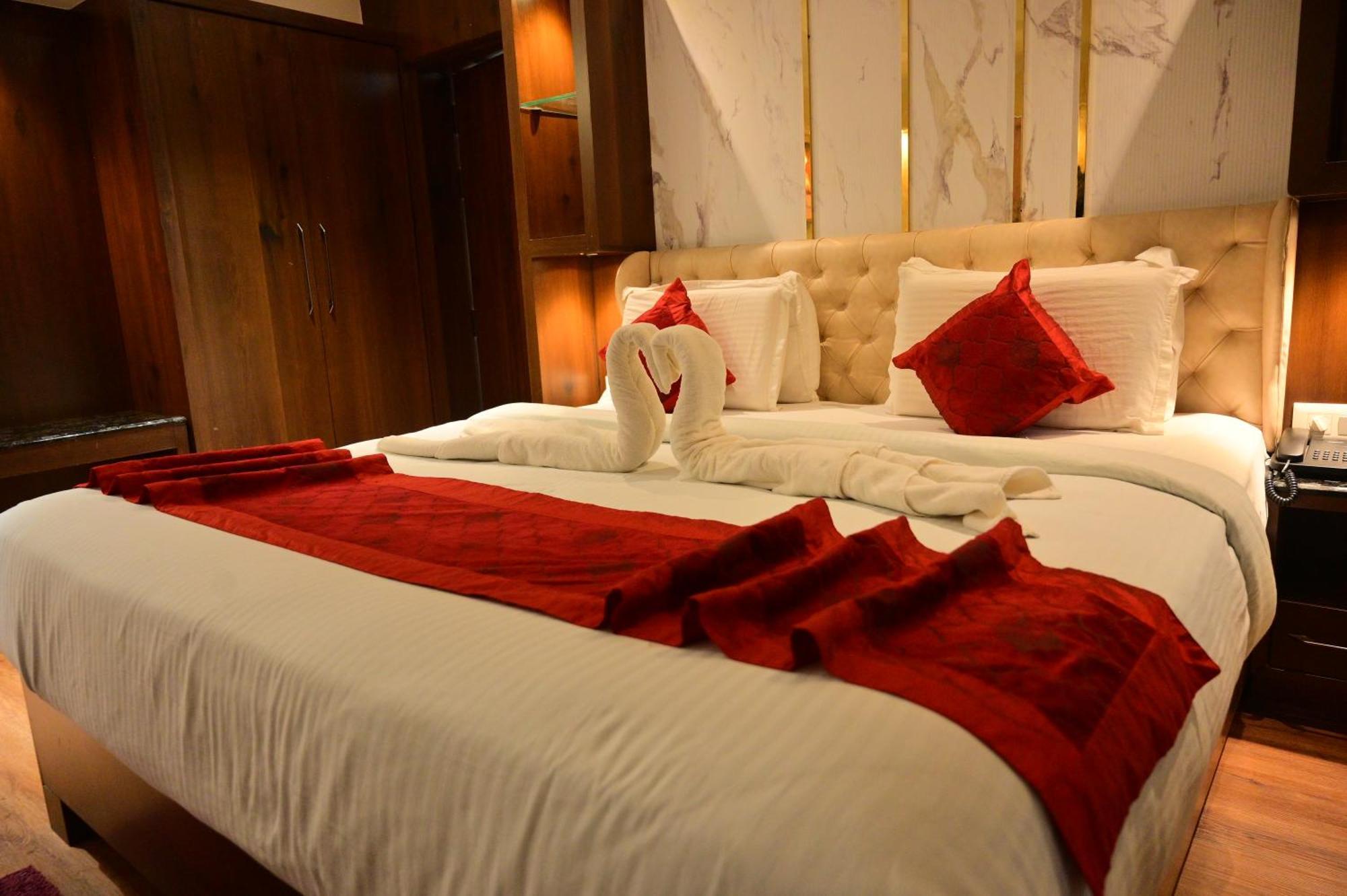 Golden Riviera Hotel
