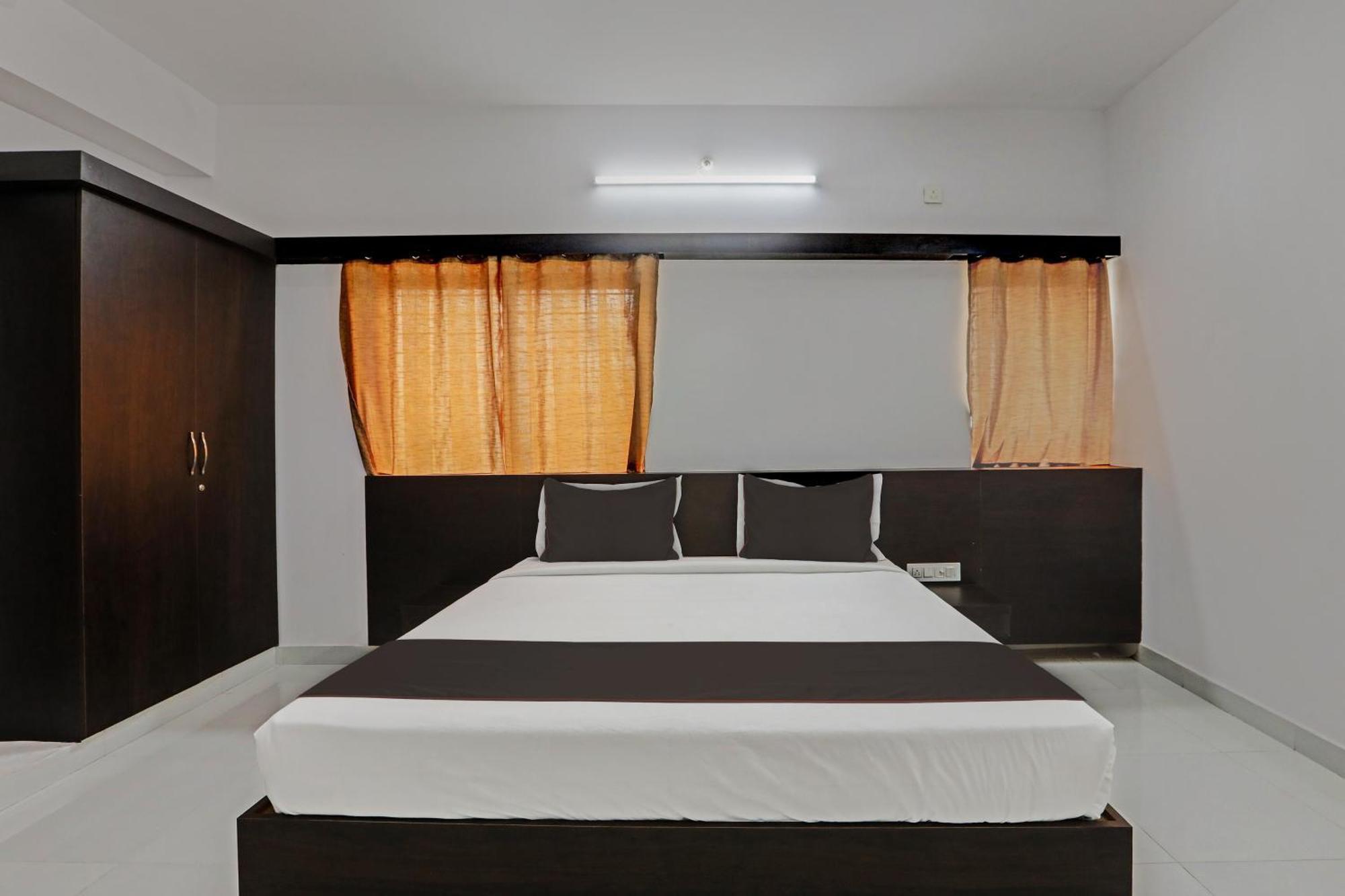 Collection O Emara Grand 3* Mysore