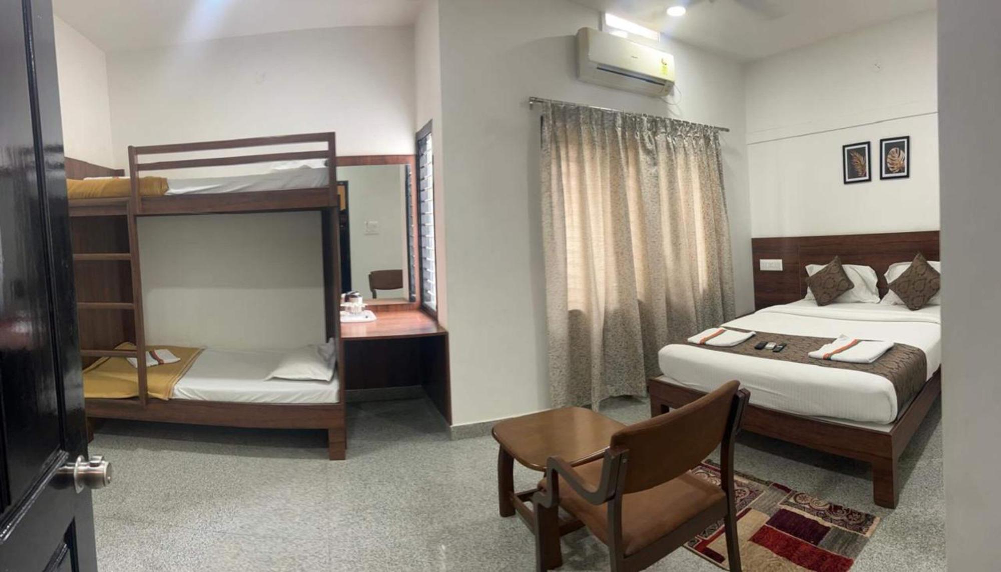 Lodge Hotel Queens Comfort Mysore *