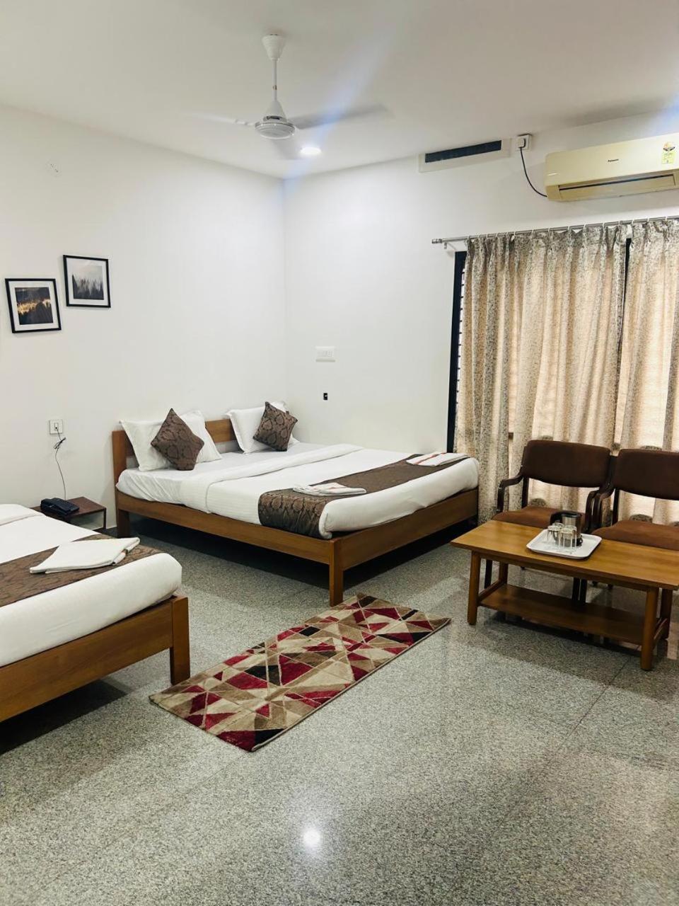 Lodge Hotel Queens Comfort Mysore Mysore