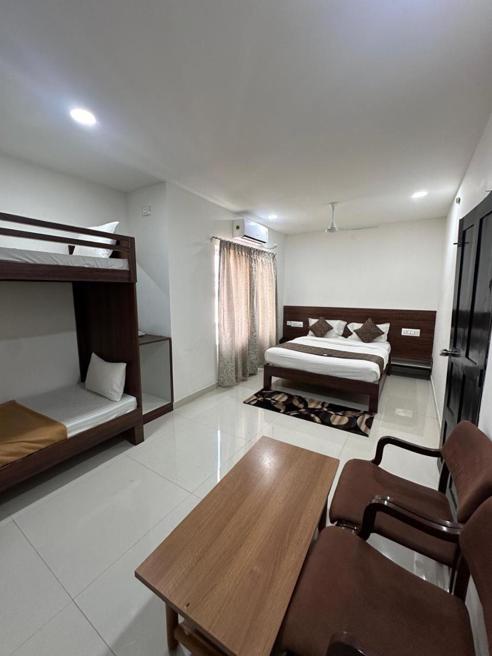 Hotel Queens Comfort Mysore Lodge
