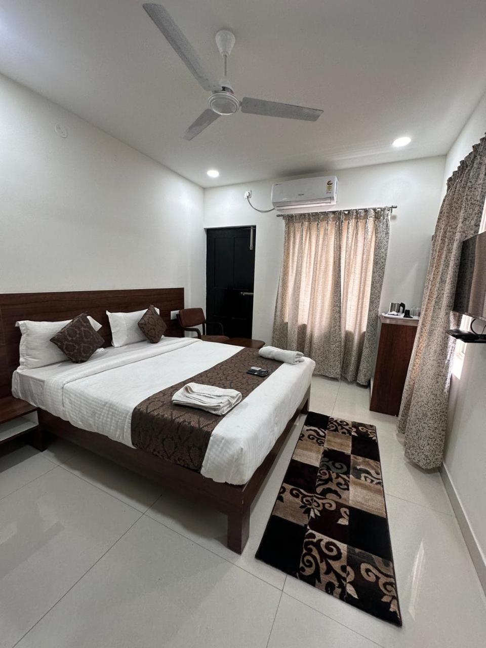 Hotel Queens Comfort Mysore Lodge *