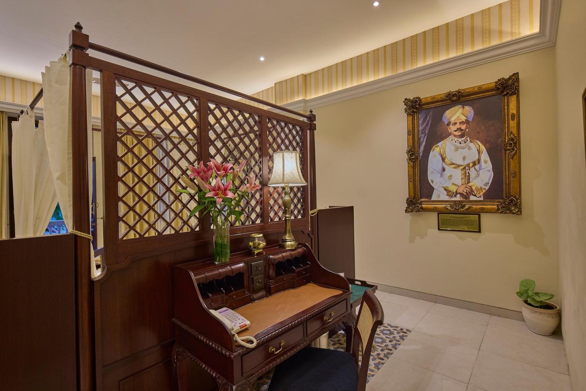 Hotel Royal Orchid Metropole 4*