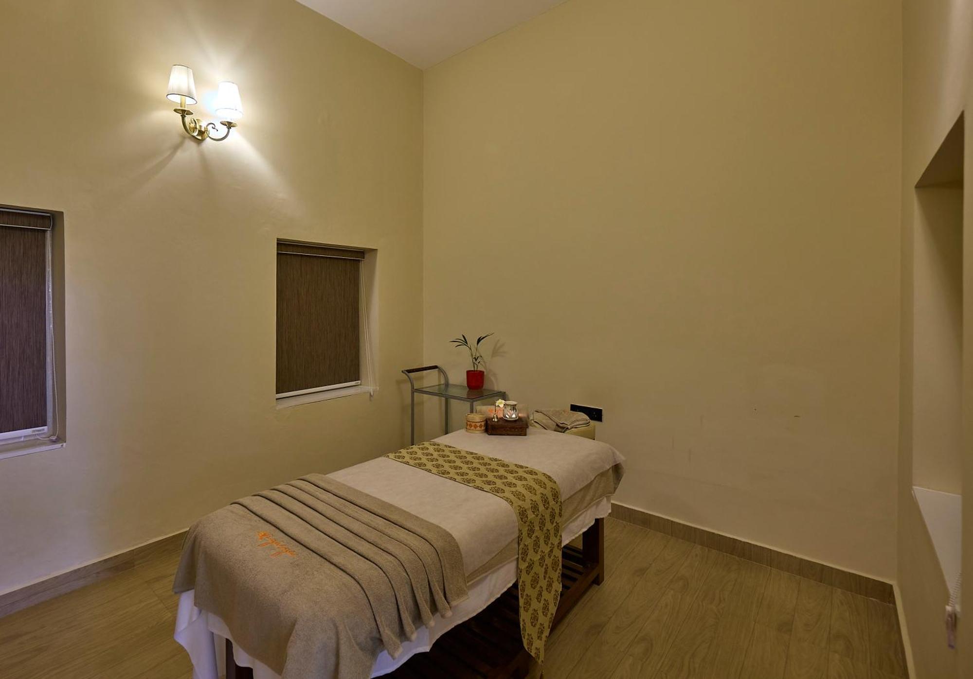 Royal Orchid Metropole 4*