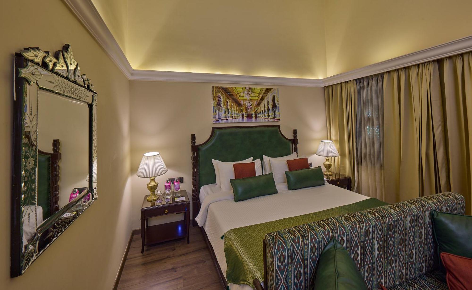 Royal Orchid Metropole 4*