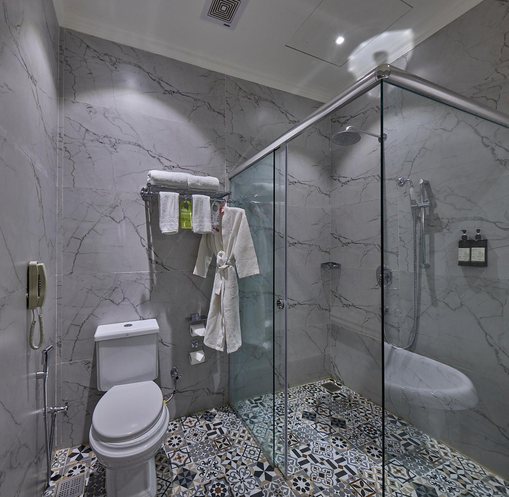 Hotel Royal Orchid Metropole 4*