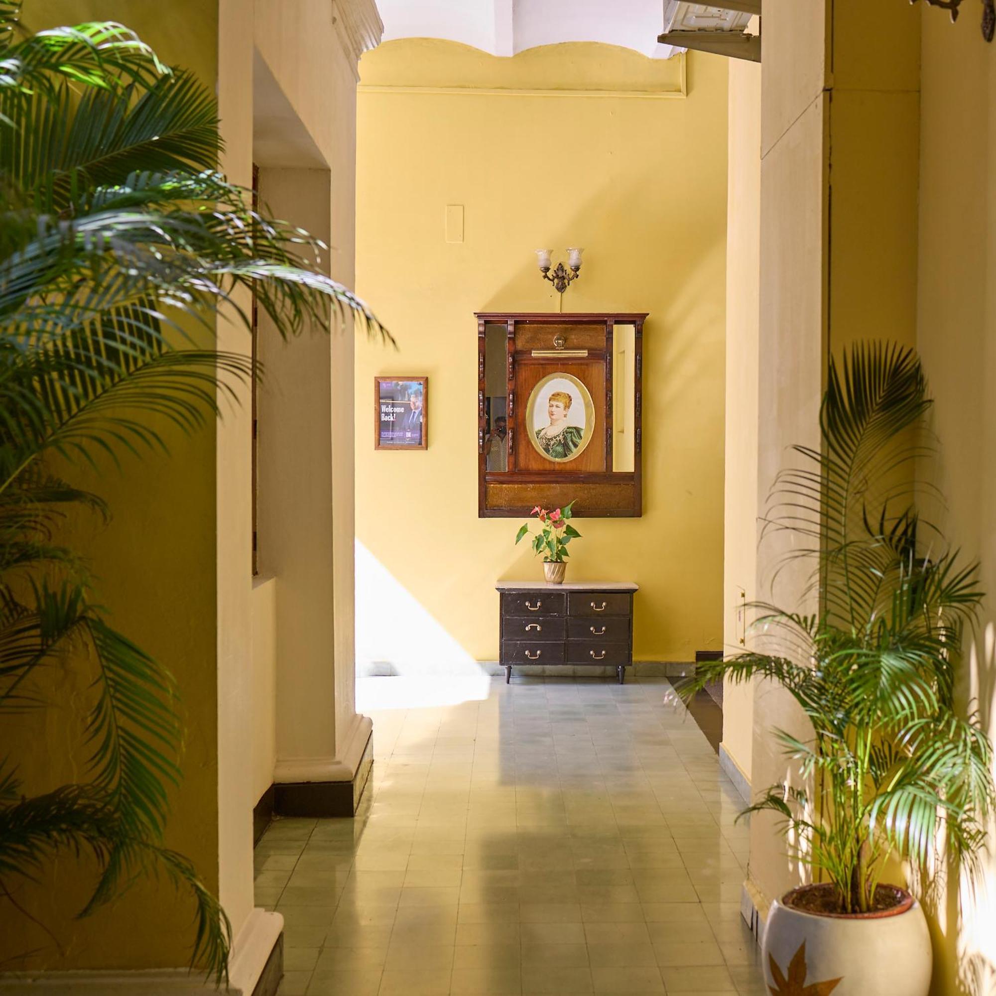 Royal Orchid Metropole 4*