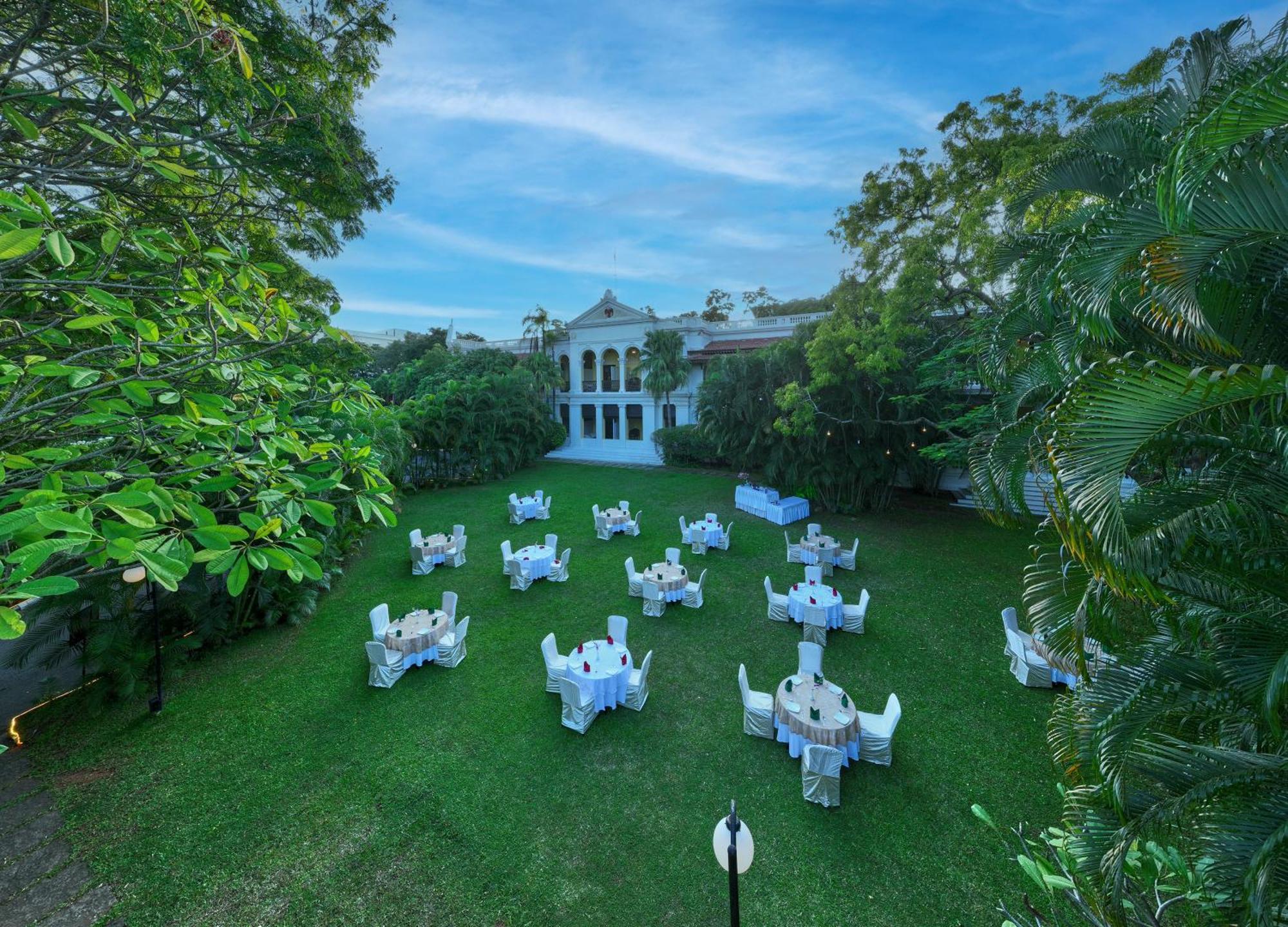 Hotel Royal Orchid Metropole 4*