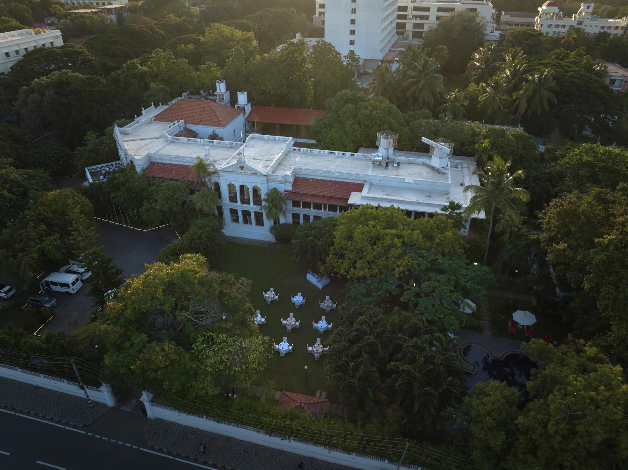 Royal Orchid Metropole 4*