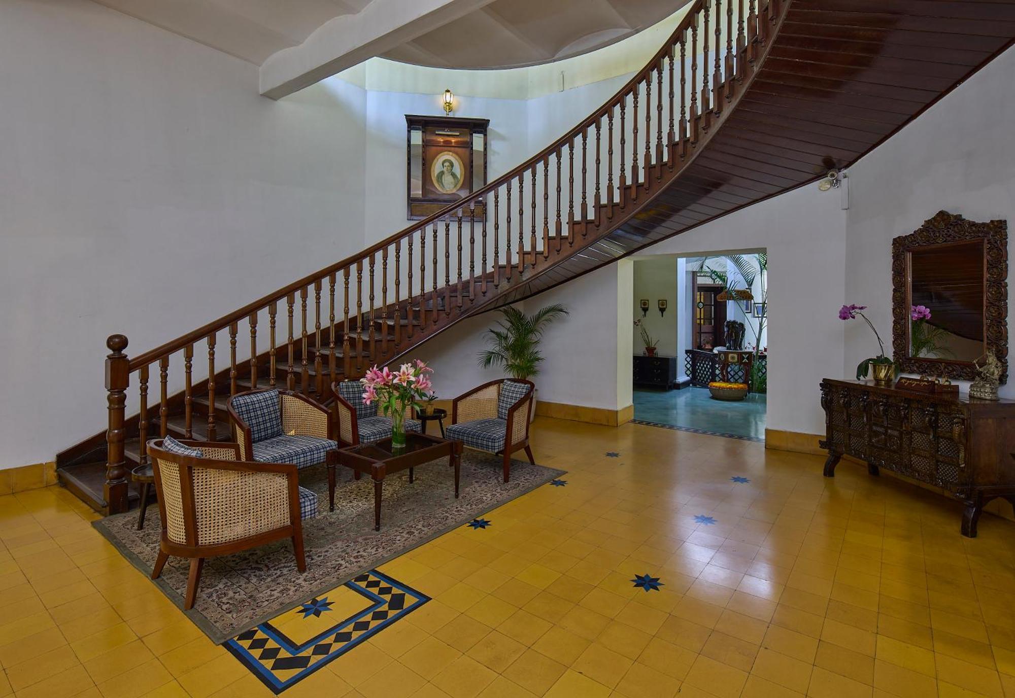 Royal Orchid Metropole Hotel 4*