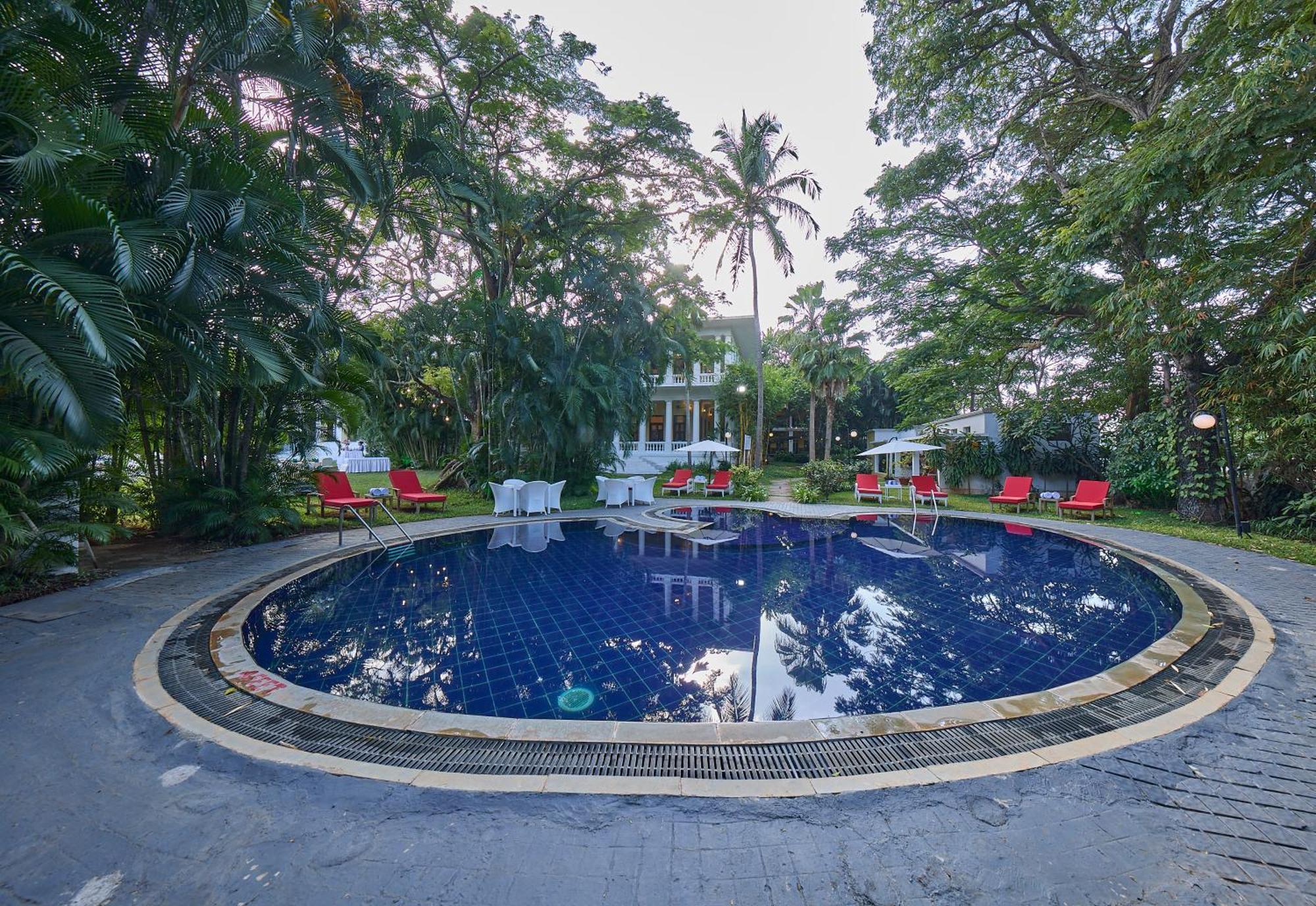 Royal Orchid Metropole 4*