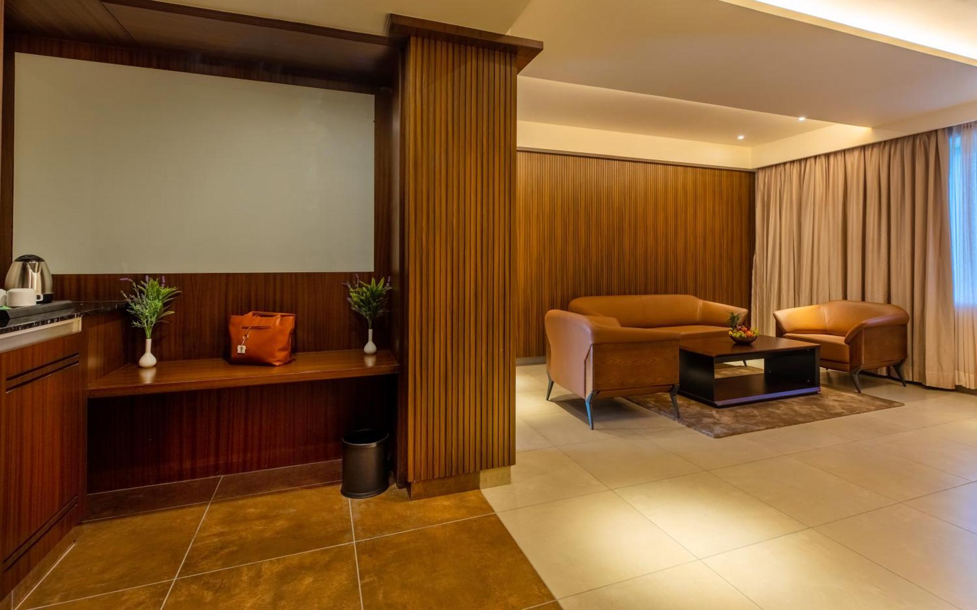 Hotel M Pro Palace - 12 Minutes To Palace