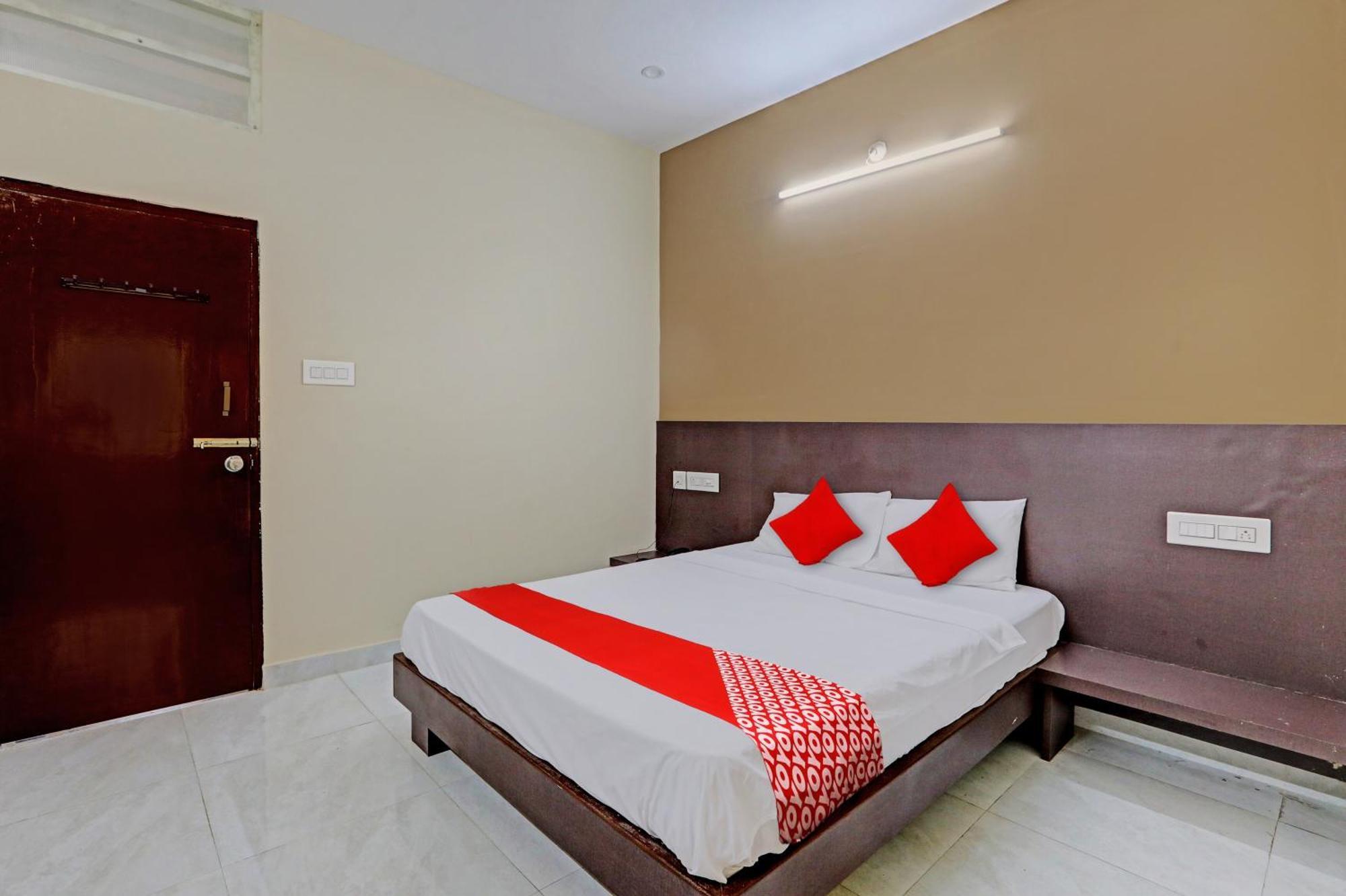 Hotel O Srk Palace 3*