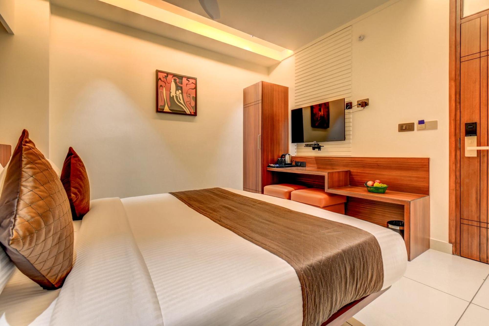 Hotel Hari Govindas - Explore The Heart Of