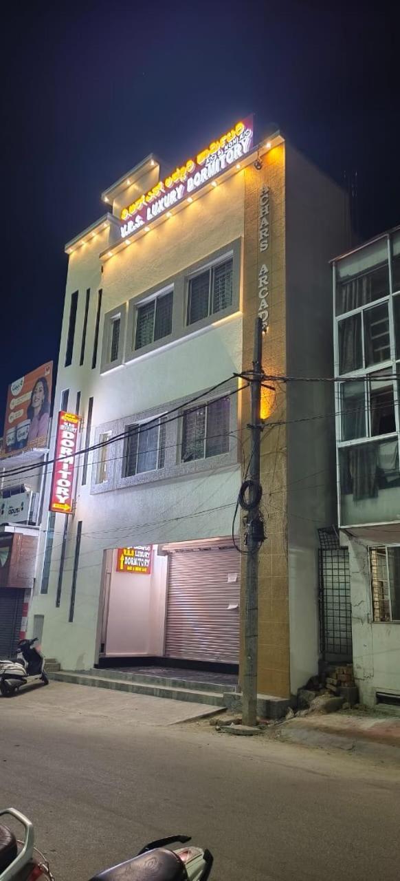 Hostel V R S Luxury Ac