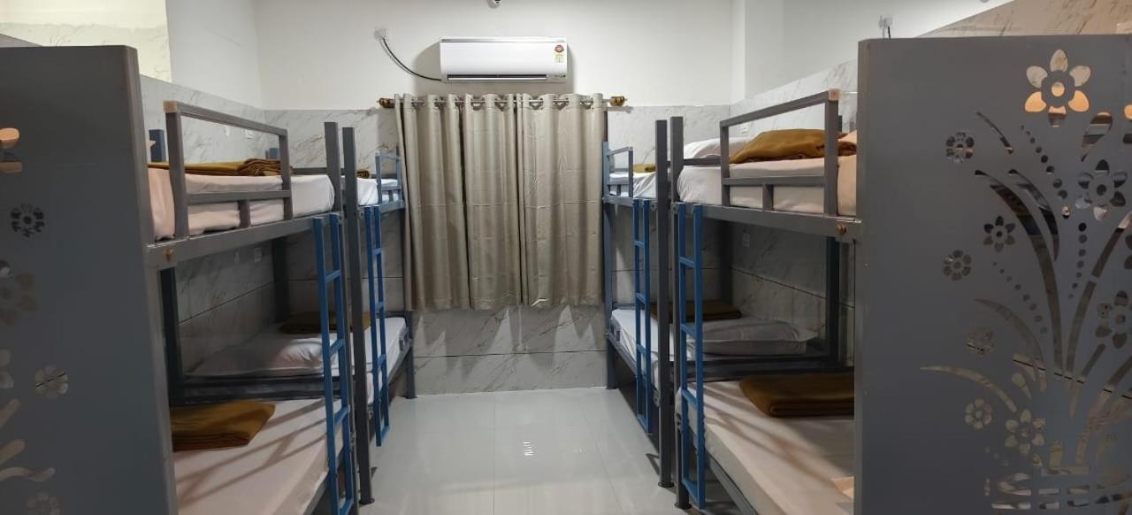 Hostel V R S Luxury Ac *