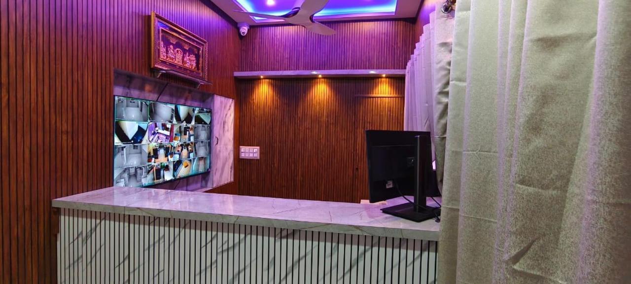 V R S Luxury Ac Hostel