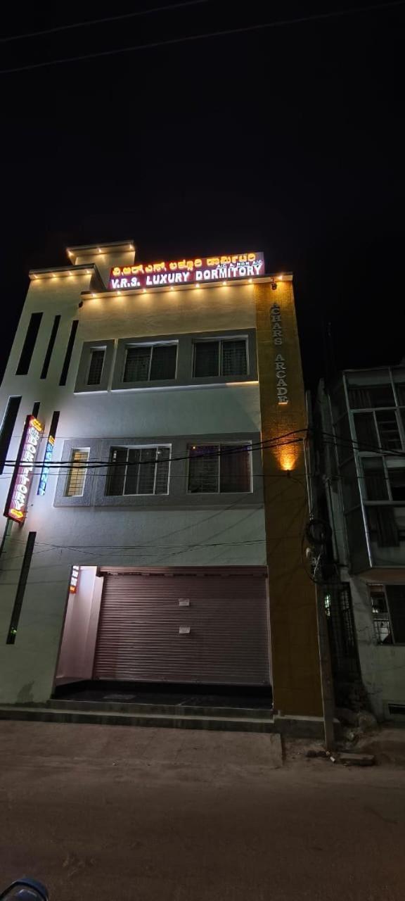 Hostel V R S Luxury Ac *