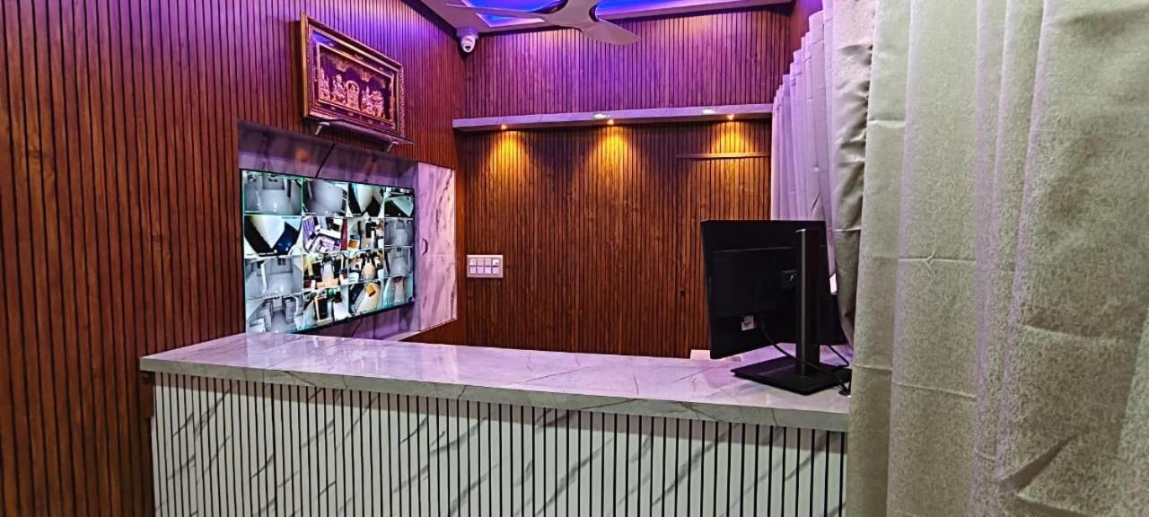 Hostel V R S Luxury Ac