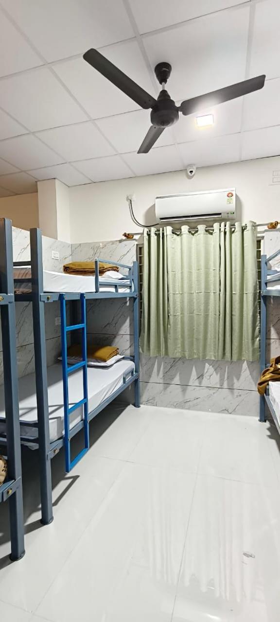V R S Luxury Ac * Mysore