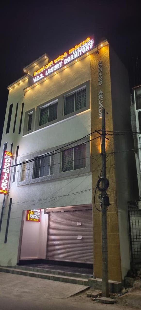 Hostel V R S Luxury Ac