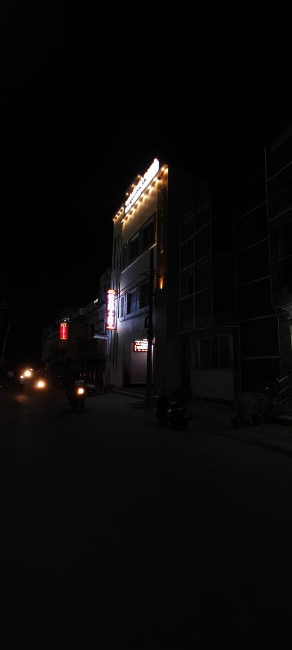 Hostel V R S Luxury Ac *