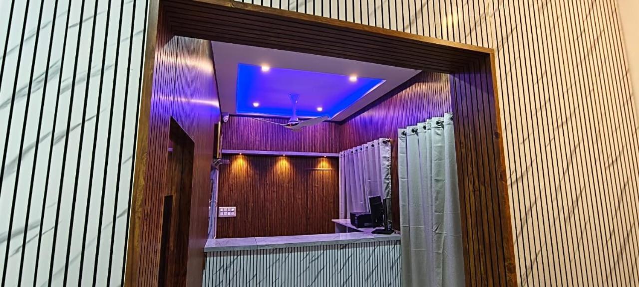 V R S Luxury Ac Hostel *